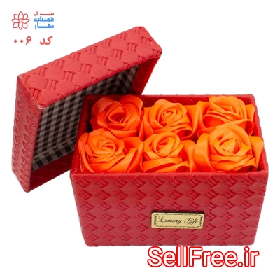 جعبه سورپرایز چرمی قرمز با گلهای نارنجی - کد 006