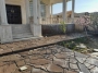 نصب و اجراي سنگ لاشه و سنگ مالون براي محوطه سازي باغ ويلا